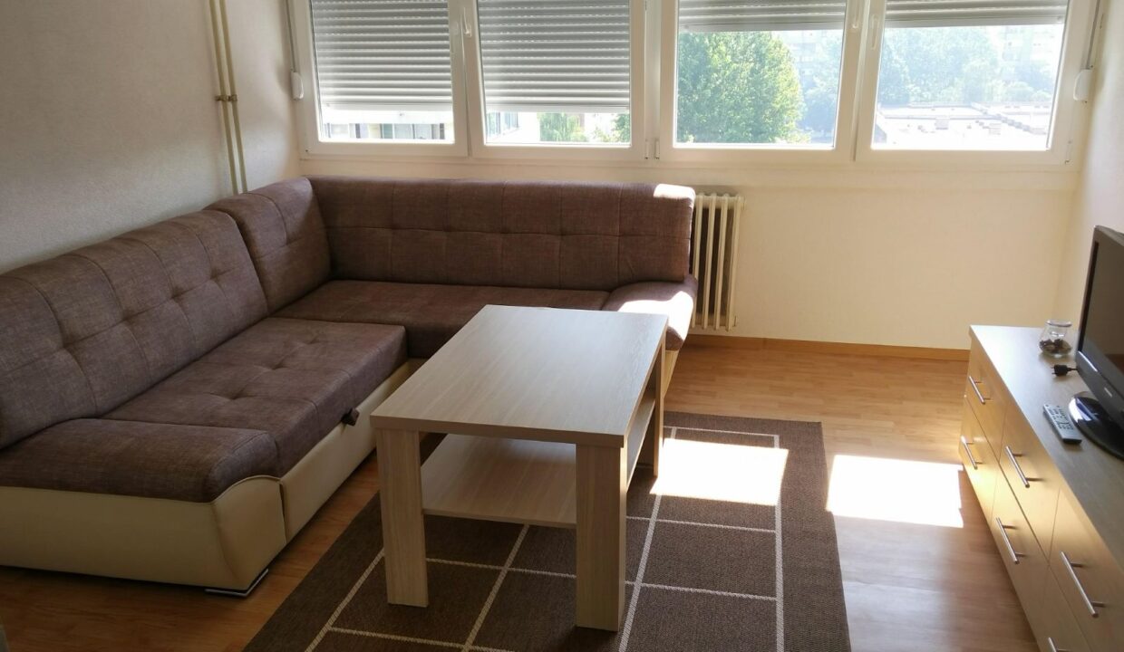 IMG-2e0ba717a9403f3a4a0431d35d998655-V