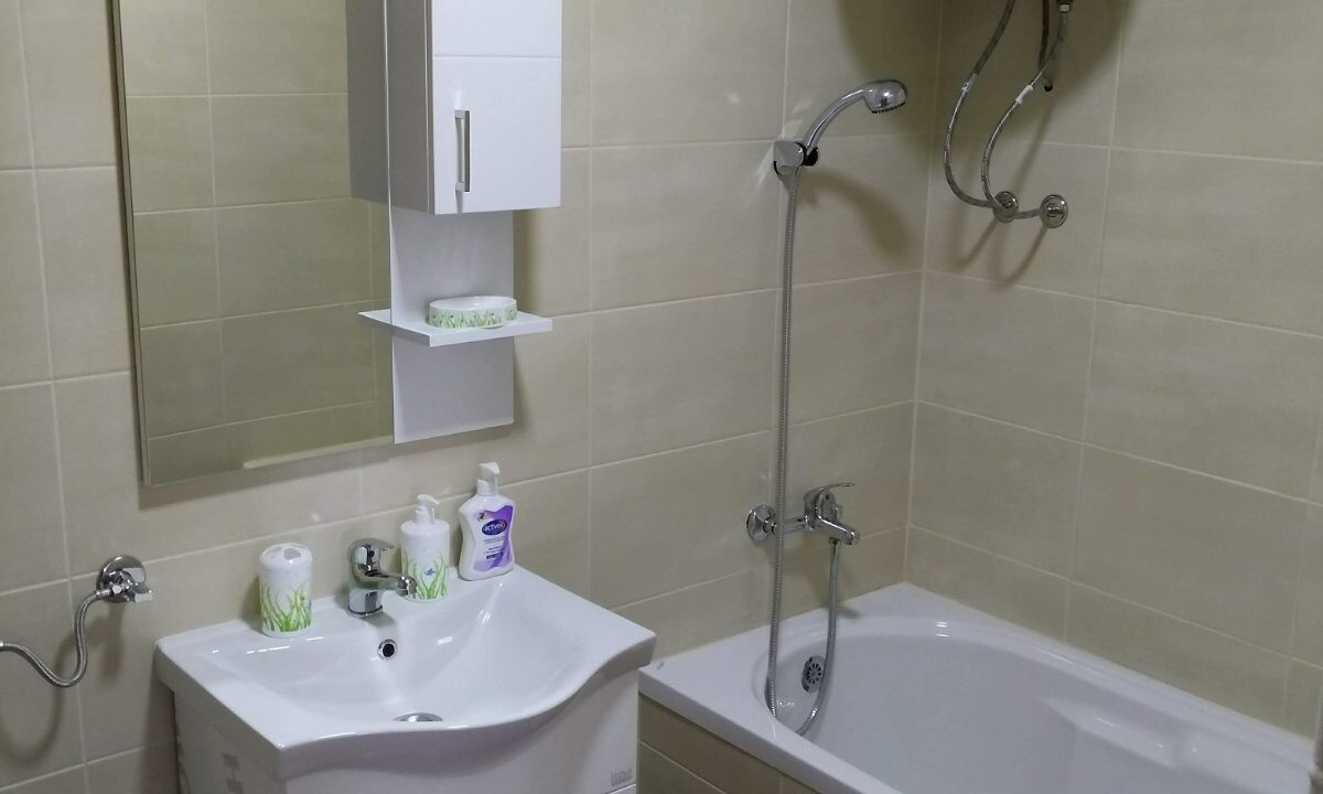 IMG-7b8ac9ae27147936e33aae941d685e61-V