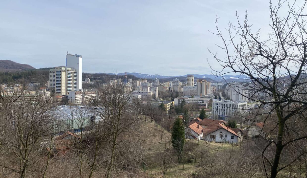 IMG-b31821dc92467640176ae6a782a77b52-V